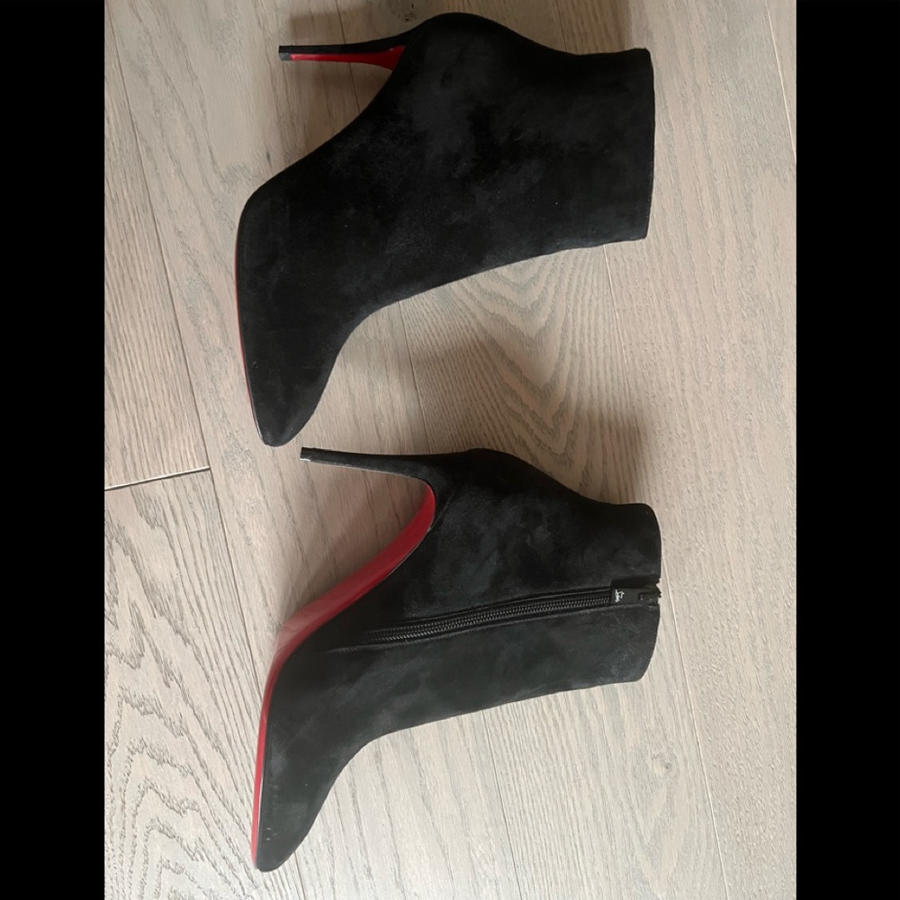 LOUBOUTIN- Black Kate suede 85. Size 38. Never worn !